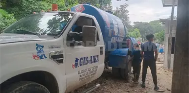 Choca contra pipa de gas en comunidad