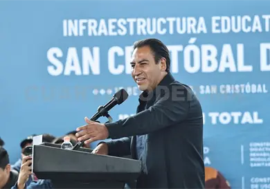 Entrega Eduardo Ram&iacute;rez becas Rosario Castellanos