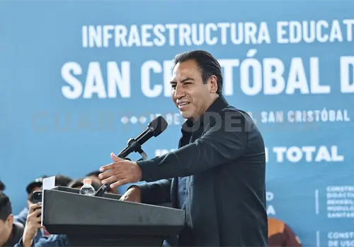 Entrega Eduardo Ram&iacute;rez becas Rosario Castellanos