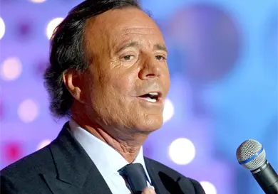 Demandan al cantante Julio Iglesias Demandan al cantante Julio Iglesias