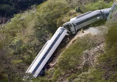 Realizan investigaciones por descarrilamiento de tren