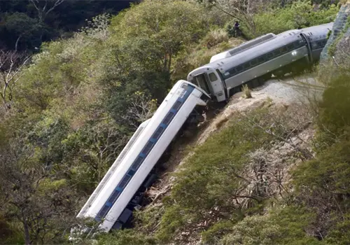 Realizan investigaciones por descarrilamiento de tren Realizan investigaciones por descarrilamiento de tren