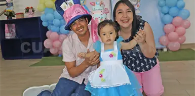 Anya en el Pa&iacute;s de las Maravillas