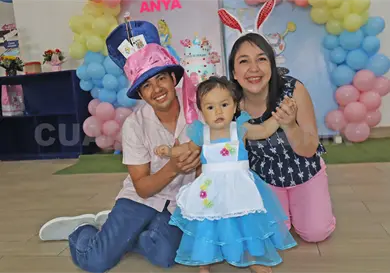 Anya en el Pa&iacute;s de las Maravillas