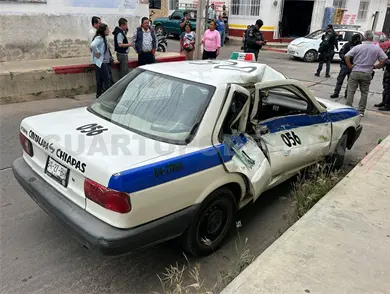Veh&iacute;culo blindado embiste a taxi local