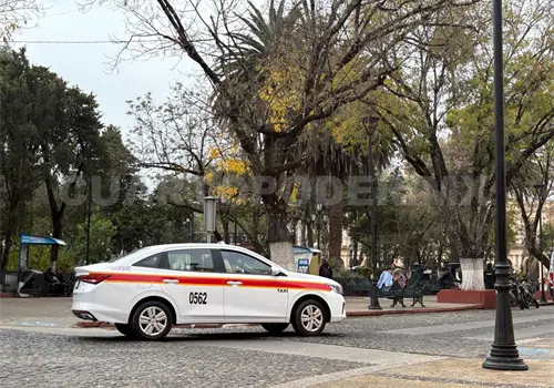 A m&aacute;s taxis, m&aacute;s precariedad, se&ntilde;alan choferes