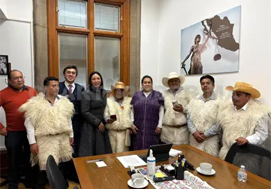 Lenia Batres se re&uacute;ne con habitantes de La Candelaria