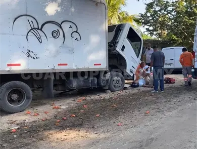 Le falla el gato hidr&aacute;ulico y un cabezal lo prensa