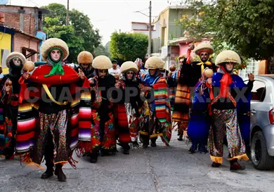 Honran Parachicos a sus antepasados