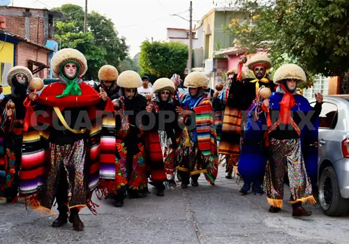 Honran Parachicos a sus antepasados