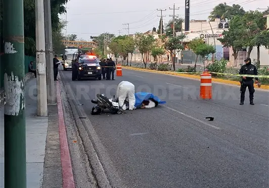 Motociclista fallece al estamparse en poste