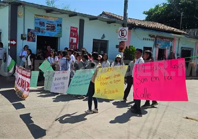 Exigen profesores de Conafe salarios dignos