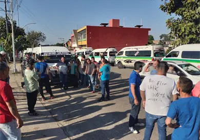 Protestan colectiveros contra el pirataje