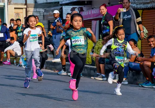 Celebran diez a&ntilde;os corriendo con fe