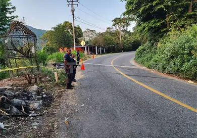 Tráiler invade carril y mata a motorista Tráiler invade carril y mata a motorista