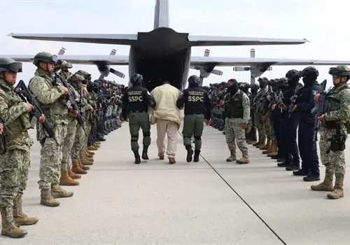 Entrega M&eacute;xico a EE. UU. a 37 reos de distintos penales