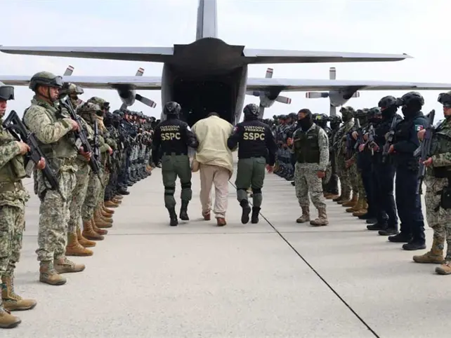 Entrega M&eacute;xico a EE. UU. a 37 reos de distintos penales