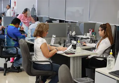 Condicionar la emisi&oacute;n de facturas es multado: SAT