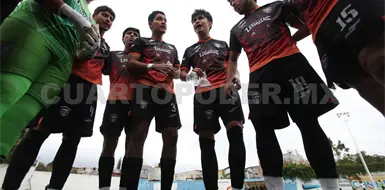 Universitarios dan vuelta a la página Universitarios dan vuelta a la página