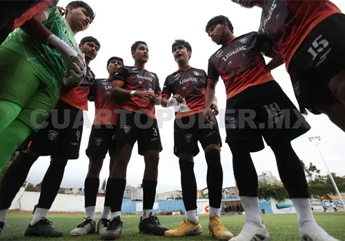Universitarios dan vuelta a la página Universitarios dan vuelta a la página