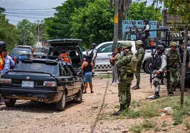 Refuerza México despliegue militar en frontera sur Refuerza México despliegue militar en frontera sur