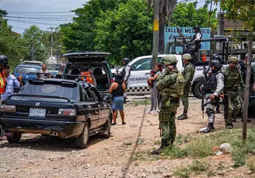 Refuerza México despliegue militar en frontera sur Refuerza México despliegue militar en frontera sur
