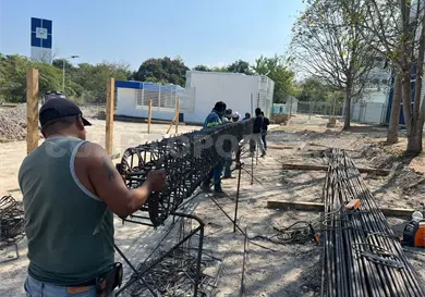 Avanzan en trabajos de edificios de Medicina