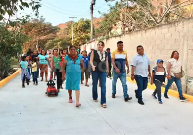 Entrega alcaldesa nuevas vialidades