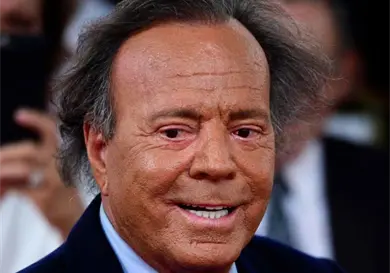 Julio Iglesias, en contra de la Fiscal&iacute;a