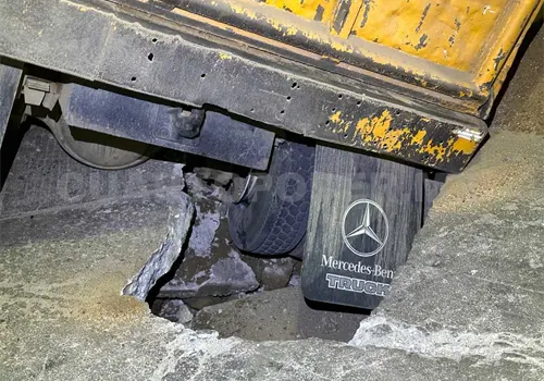 Volteo se va a hoyanco ante colapso de calle