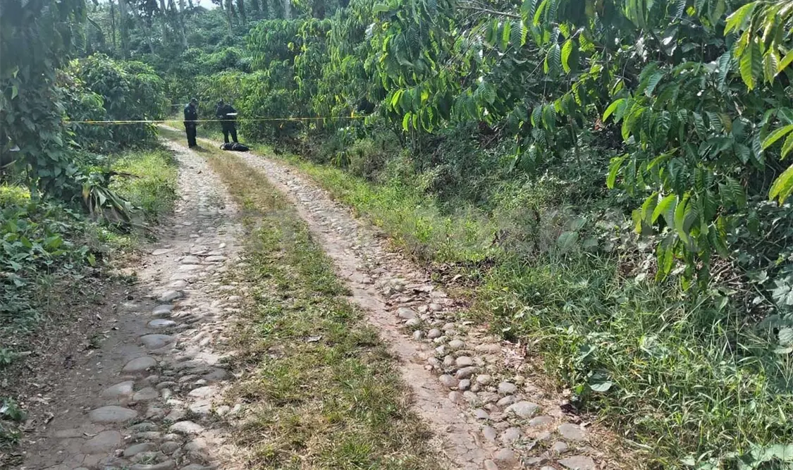 Tenía alrededor de 35 años de edad. El cuerpo fue encontrado en el camino que va al panteón del ejido San José Reforma. Rafael Victorio / CP