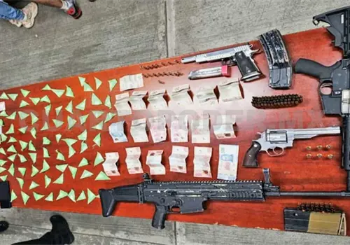 Detienen a ocho por drogas y arsenal