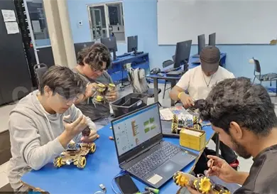 Participan estudiantes en curso de robótica Participan estudiantes en curso de robótica
