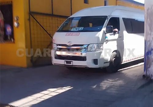 Protestan usuarios por aumento de pasaje