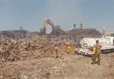 Sigue el combate a incendio de basurero municipal