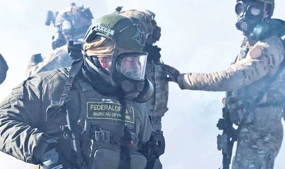 Agentes de ICE matan a otra persona en medio de redadas