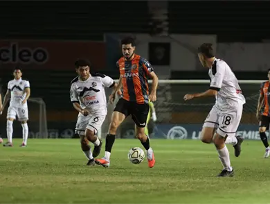 Jaguares y Monta&ntilde;eses firman empate de alarido