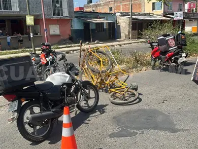 Encontronazo entre moto y triciclo deja un herido
