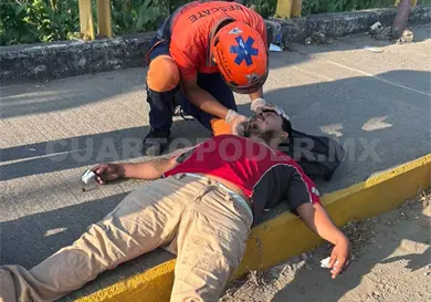 Hospitalizan a motorista por fuerte percance vial Hospitalizan a motorista por fuerte percance vial
