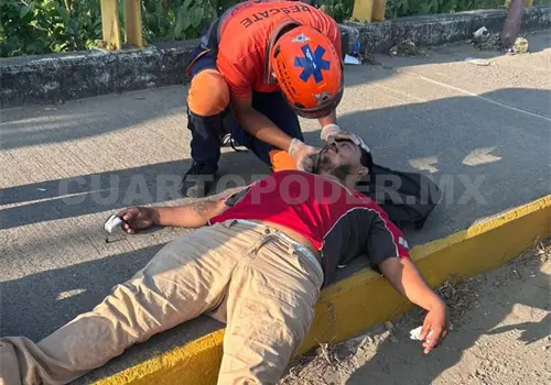 Hospitalizan a motorista por fuerte percance vial Hospitalizan a motorista por fuerte percance vial