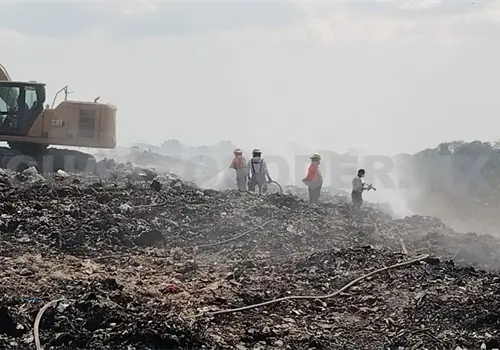 Excavan para enfriar incendio en Tapachula