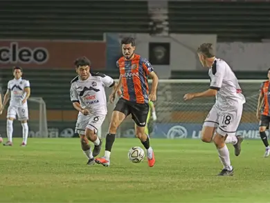 Jaguares y Monta&ntilde;eses firman empate de alarido