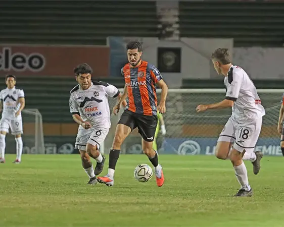 Jaguares y Montañeses firman empate de alarido Jaguares y Montañeses firman empate de alarido
