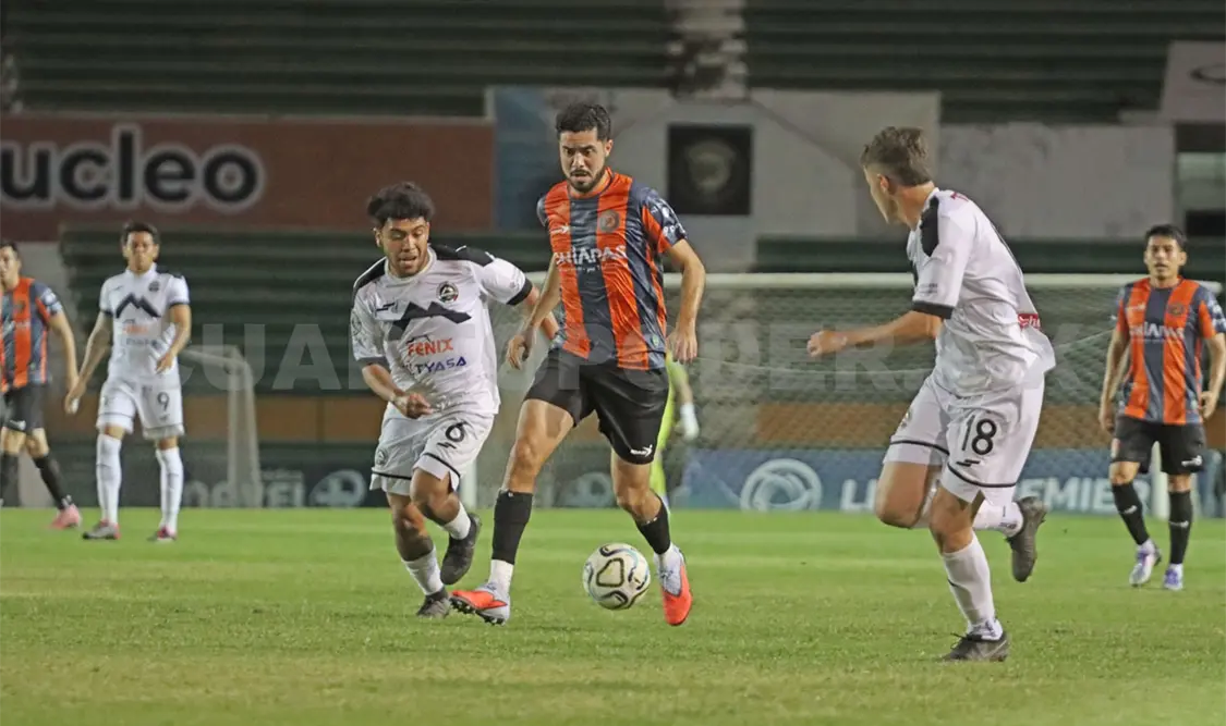 Ofrecieron un duelo intenso de principio a fin que mantuvo a los fanáticos al borde de sus asientos. Diego Pérez/CP