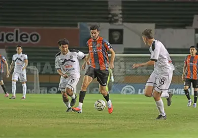 Jaguares y Monta&ntilde;eses firman empate de alarido