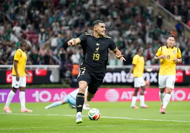 M&eacute;xico derrota a Bolivia; "Vasco" liga 50 triunfos