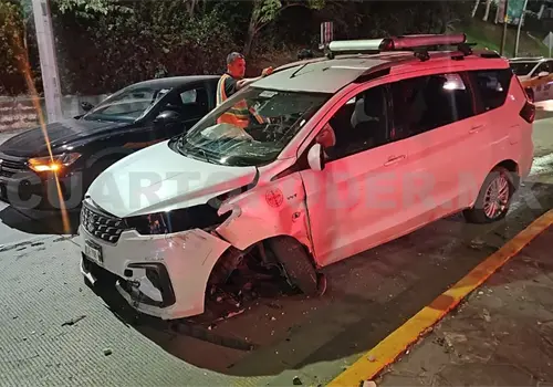 Causa percance múltiple y se estrella en jardinera Causa percance múltiple y se estrella en jardinera