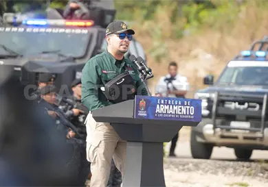 Más armas para policías; vendrá otro helicóptero Más armas para policías; vendrá otro helicóptero