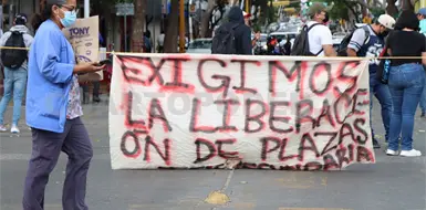 Bloquean normalistas el centro de Tuxtla Bloquean normalistas el centro de Tuxtla