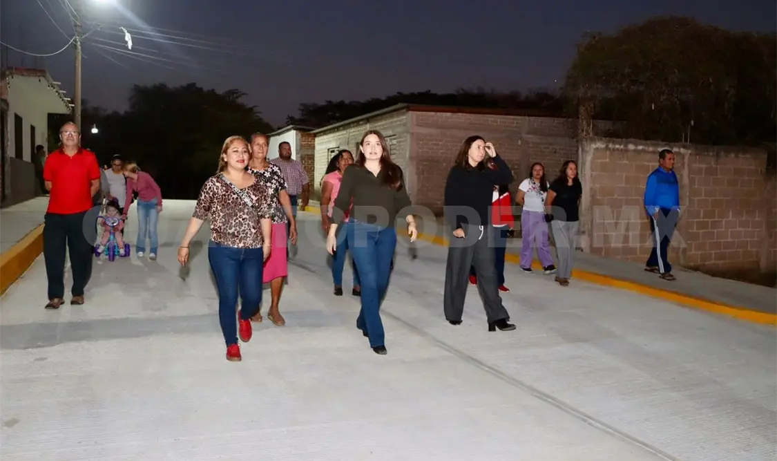 Valeria Rosales inaugura calles en Nambiyuguá